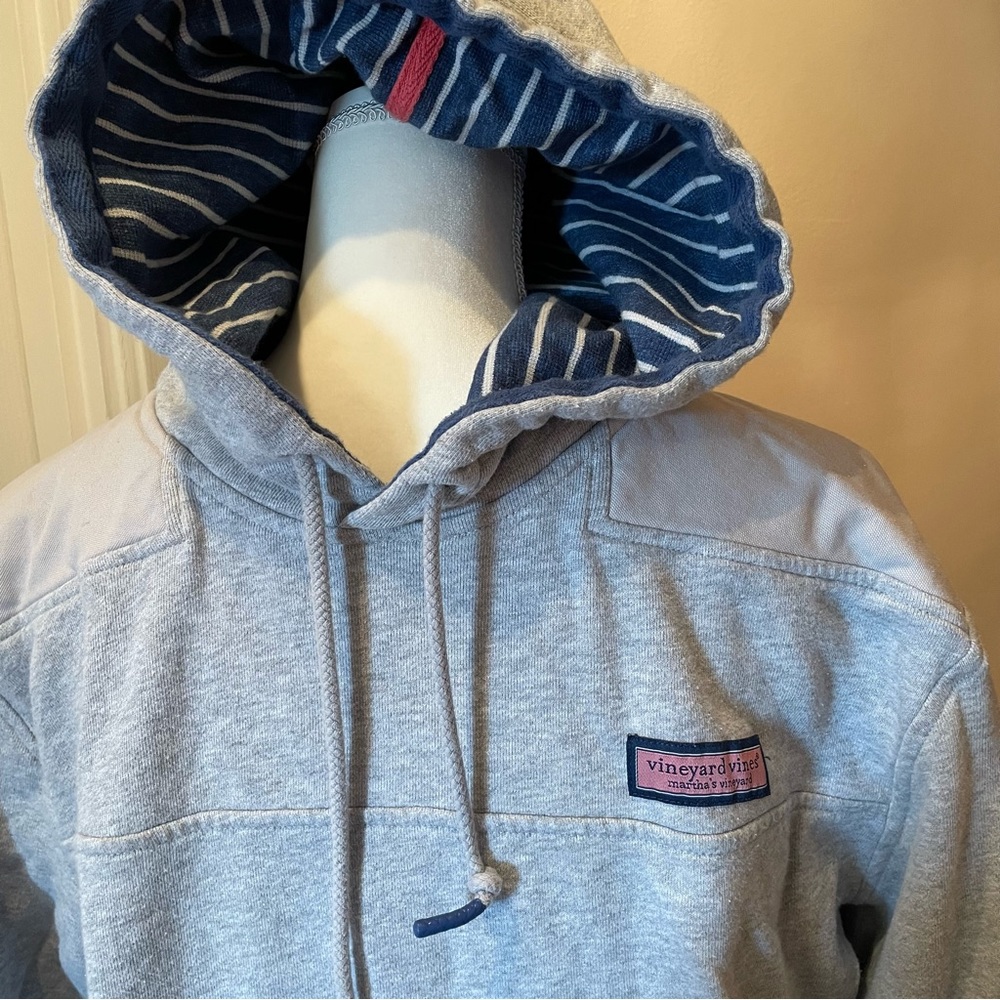 Vineyard Vines grey hoody size large